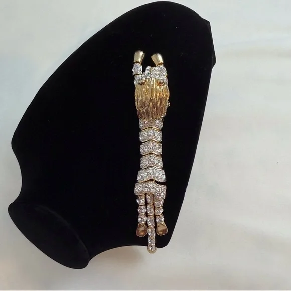 Rhinestone Gold Tone Articulated Lion Brooch - Picture 9 of 16